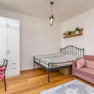 Apartmán Cozy Quiet New In Karlin Square, Praha
