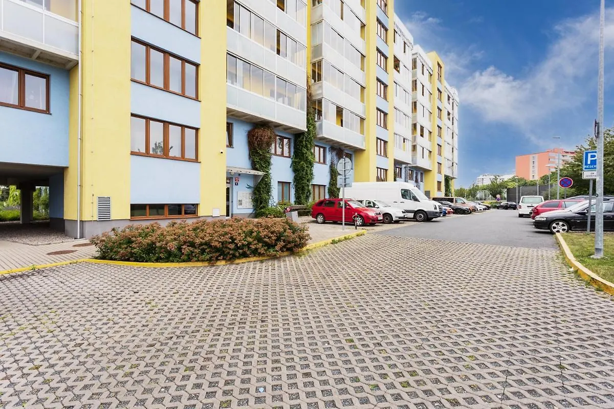 Apartment 96M2 Designer Apartment, Free Garage Parking Prague Czech Republic