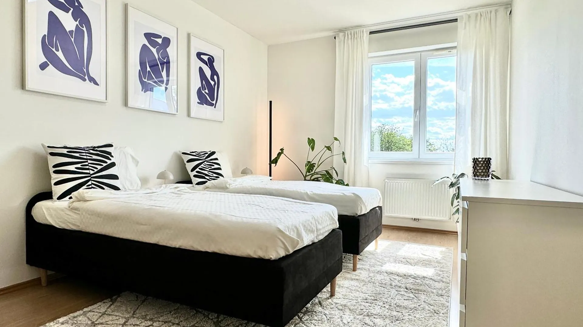 96M2 Designer Apartment, Free Garage Parking Prague Apartment