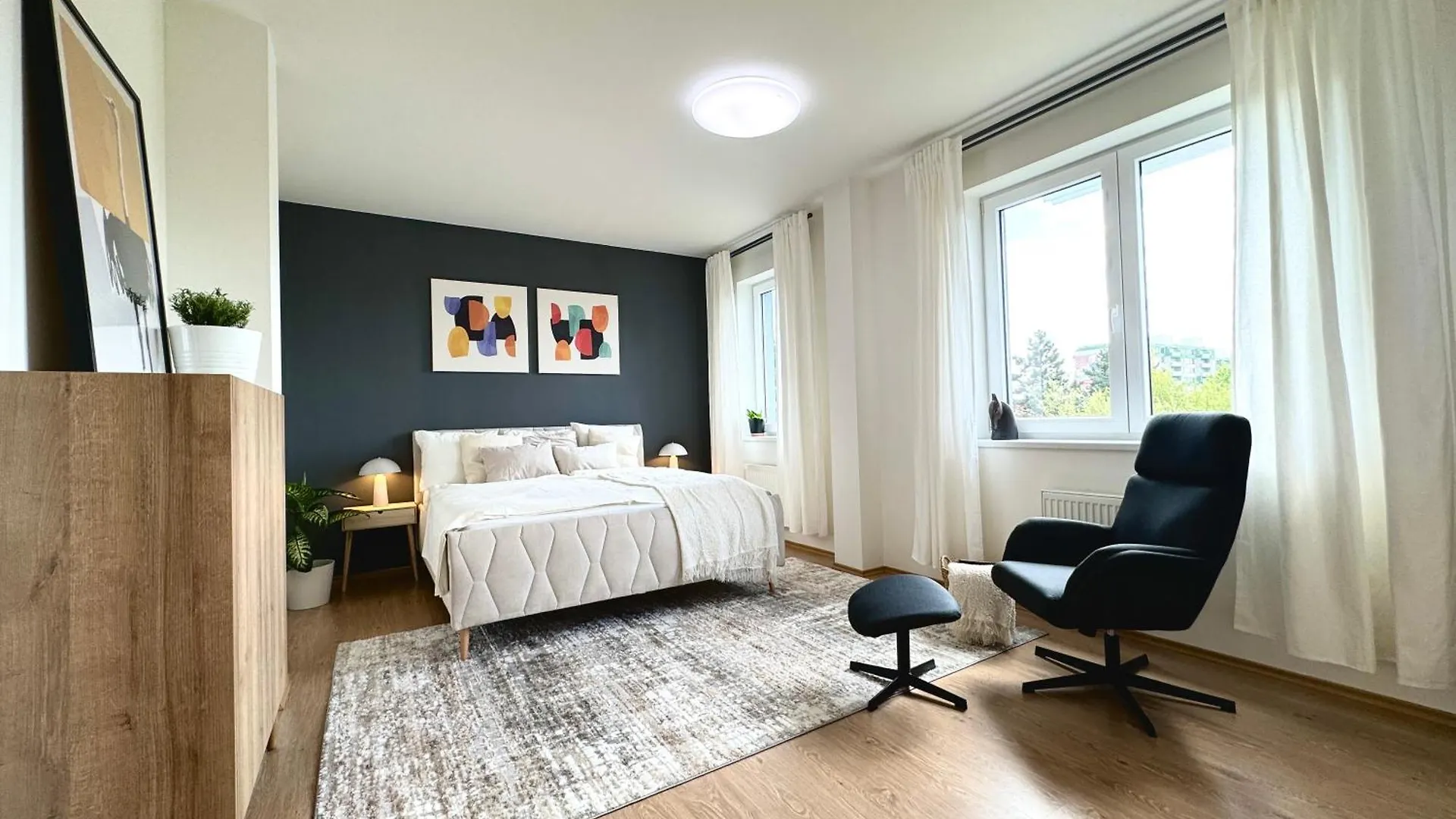 96M2 Designer Apartment, Free Garage Parking Prague Czech Republic
